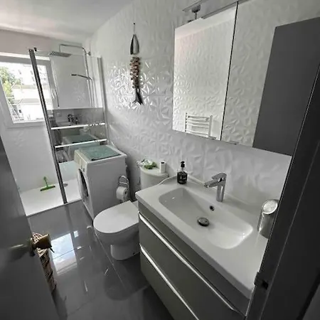 Maison Au Bord Du Canal !!! Roses